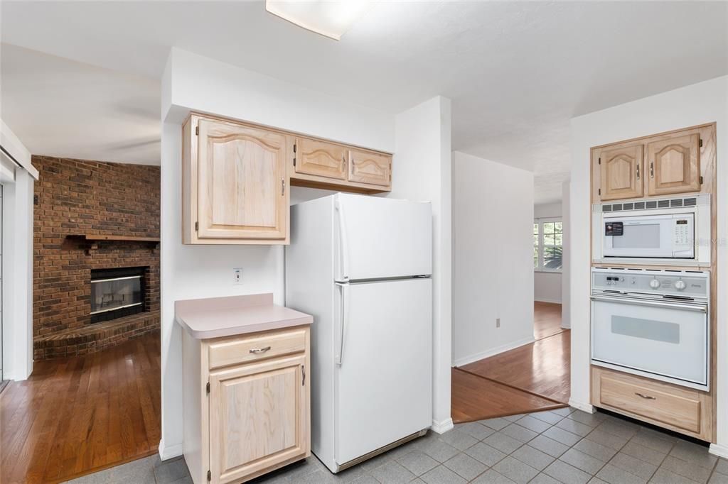 Activo con contrato: $439,000 (3 camas, 2 baños, 1836 Pies cuadrados)