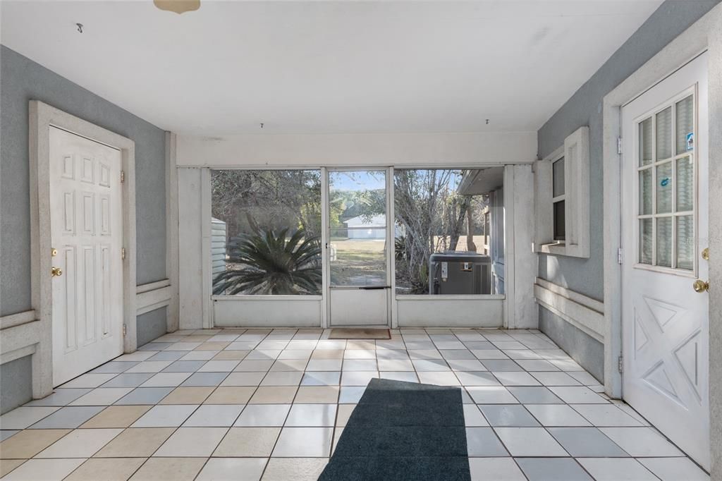 Activo con contrato: $439,000 (3 camas, 2 baños, 1836 Pies cuadrados)