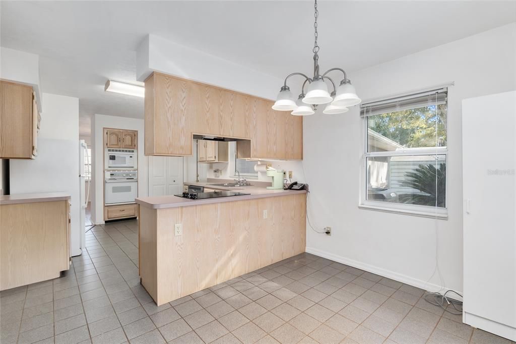 Activo con contrato: $439,000 (3 camas, 2 baños, 1836 Pies cuadrados)