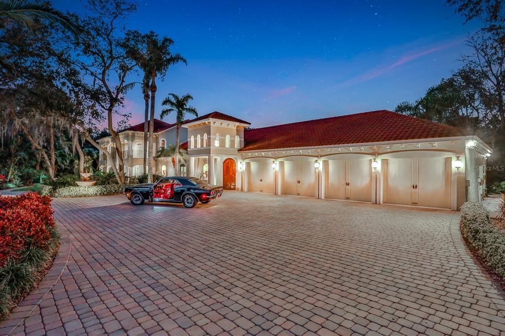 Recently Sold: $1,890,000 (5 beds, 5 baths, 5680 Square Feet)