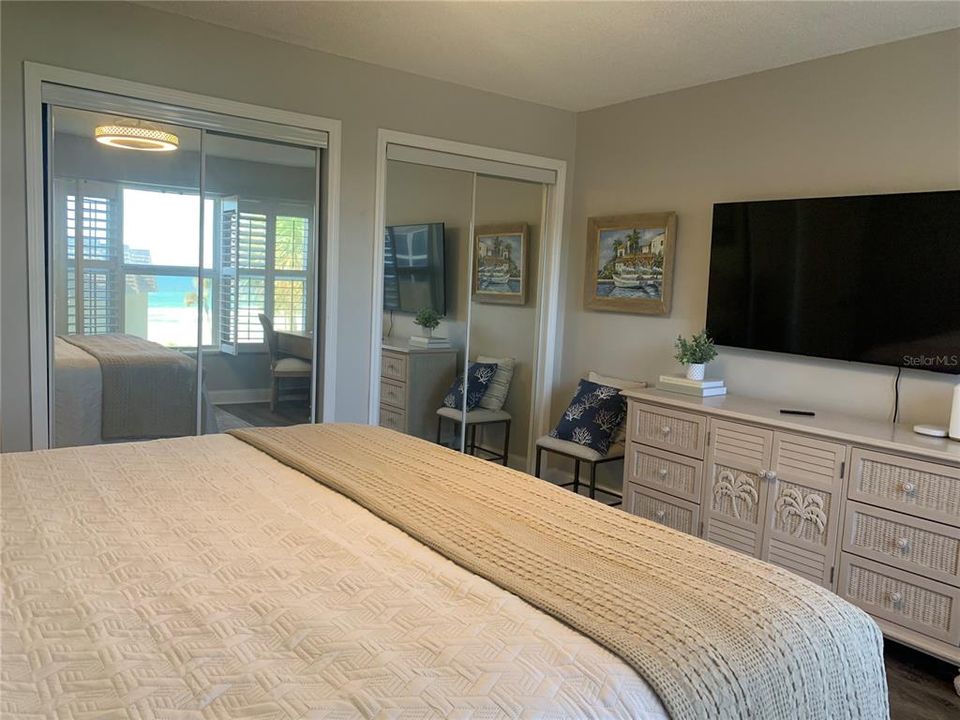 For Sale: $645,000 (2 beds, 2 baths, 1008 Square Feet)