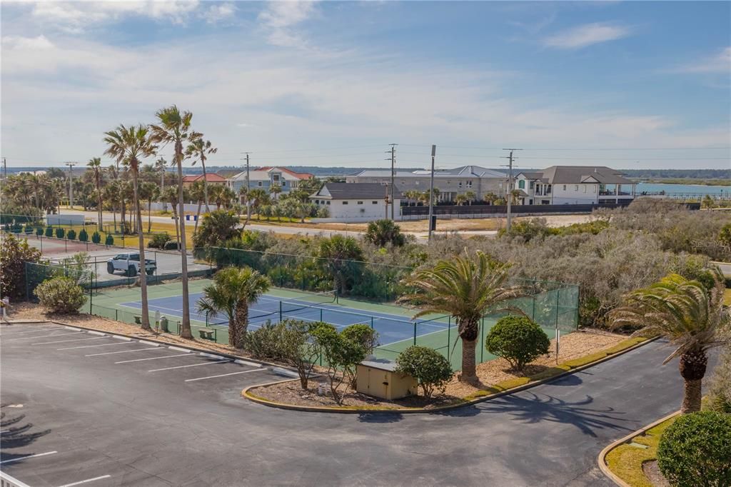 For Sale: $645,000 (2 beds, 2 baths, 1008 Square Feet)