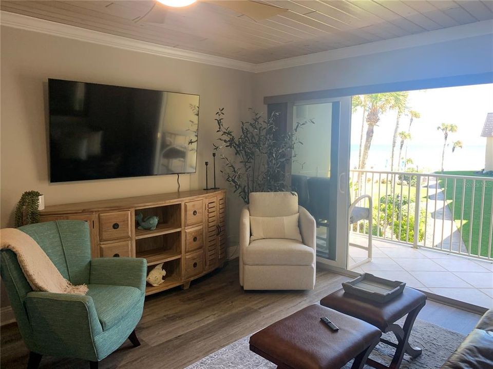 For Sale: $645,000 (2 beds, 2 baths, 1008 Square Feet)