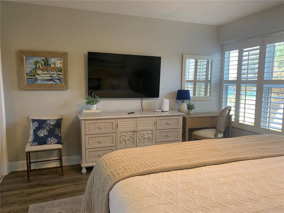 For Sale: $645,000 (2 beds, 2 baths, 1008 Square Feet)