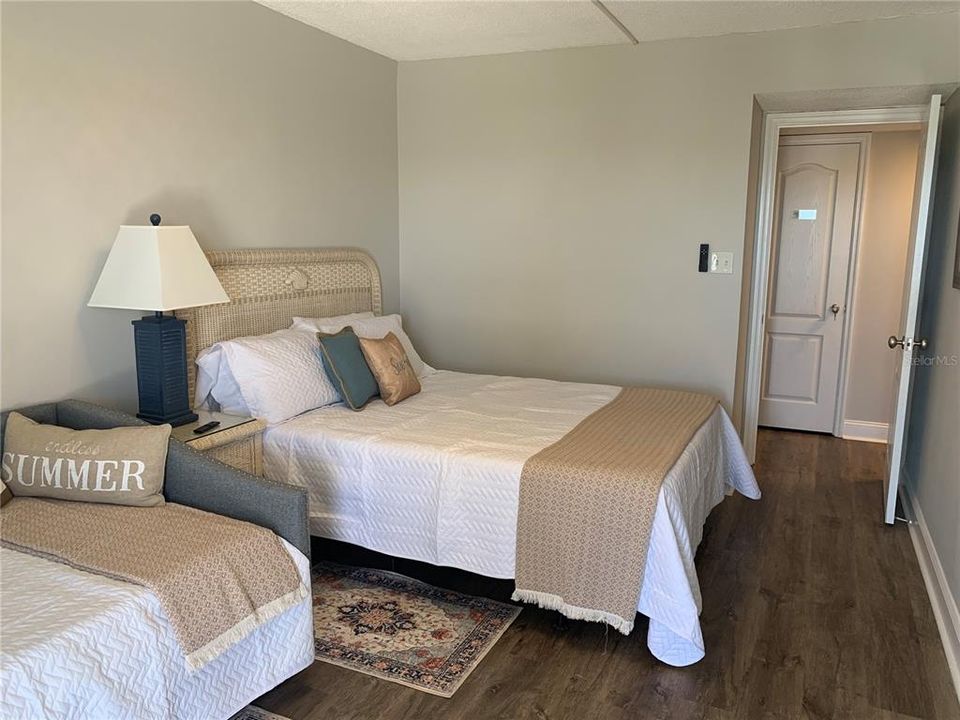 For Sale: $645,000 (2 beds, 2 baths, 1008 Square Feet)