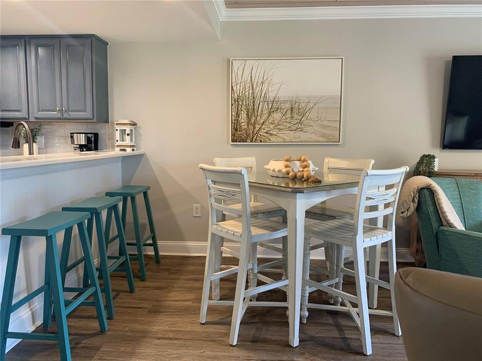 For Sale: $645,000 (2 beds, 2 baths, 1008 Square Feet)