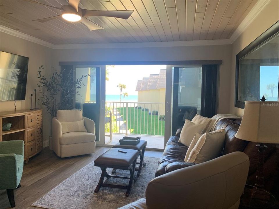 For Sale: $645,000 (2 beds, 2 baths, 1008 Square Feet)