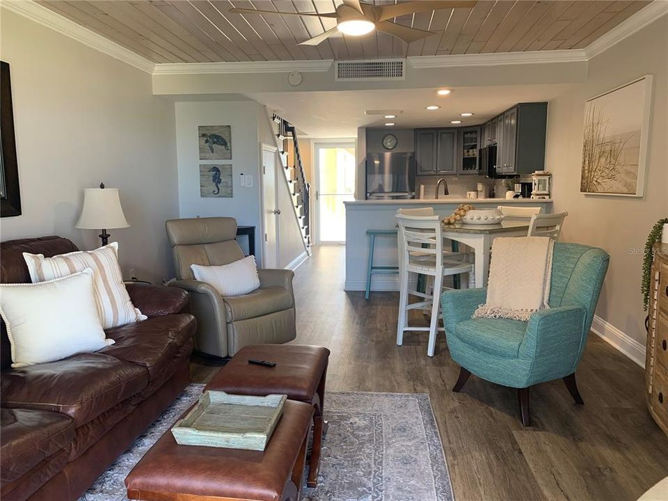 For Sale: $645,000 (2 beds, 2 baths, 1008 Square Feet)