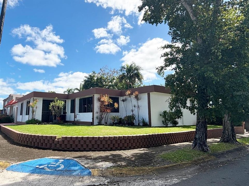 Recently Rented: $1,500 (2 beds, 2 baths, 2596 Square Feet)