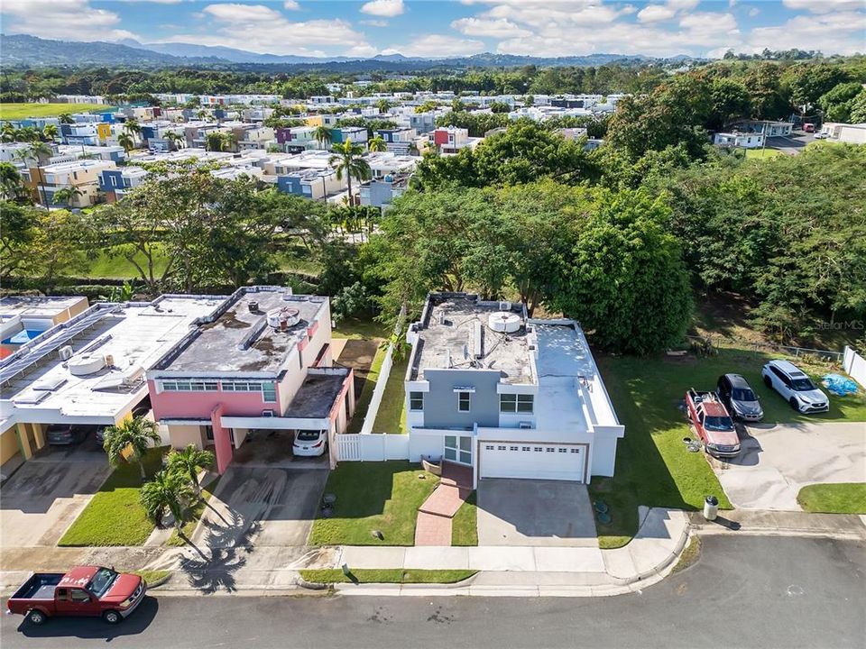 合同活跃: $320,000 (4 贝兹, 2 浴室, 2410 平方英尺)