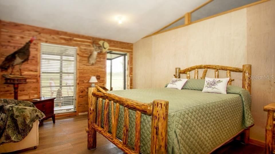 For Sale: $1,800,000 (2 beds, 1 baths, 1000 Square Feet)