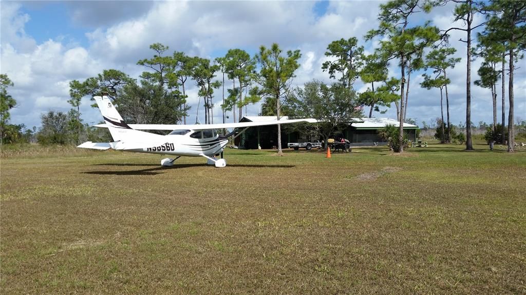 For Sale: $1,800,000 (2 beds, 1 baths, 1000 Square Feet)