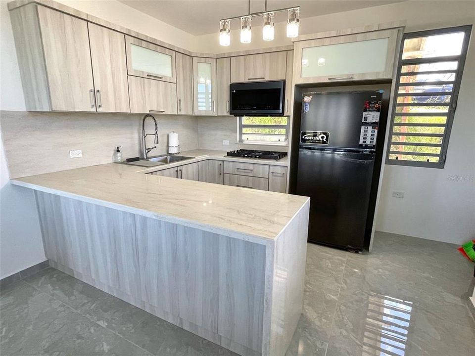 На продажу: $1,200,000 (3 спален, 3 ванн, 1600 Квадратных фут)