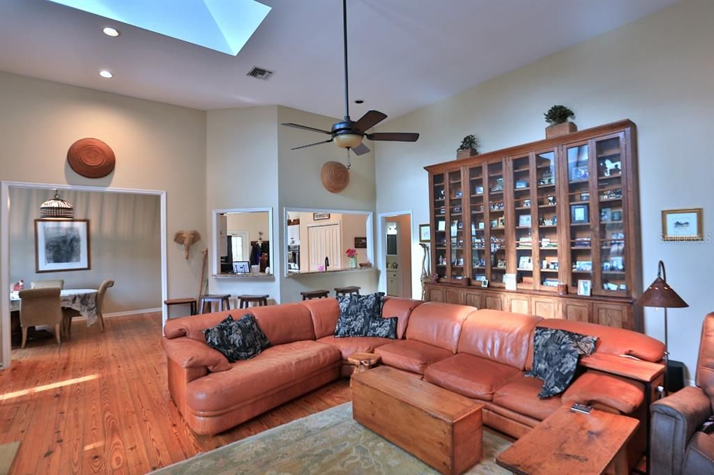 待售: $2,789,000 (4 贝兹, 4 浴室, 2724 平方英尺)