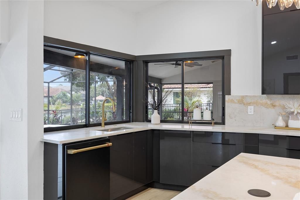 На продажу: $1,325,000 (4 спален, 2 ванн, 3023 Квадратных фут)