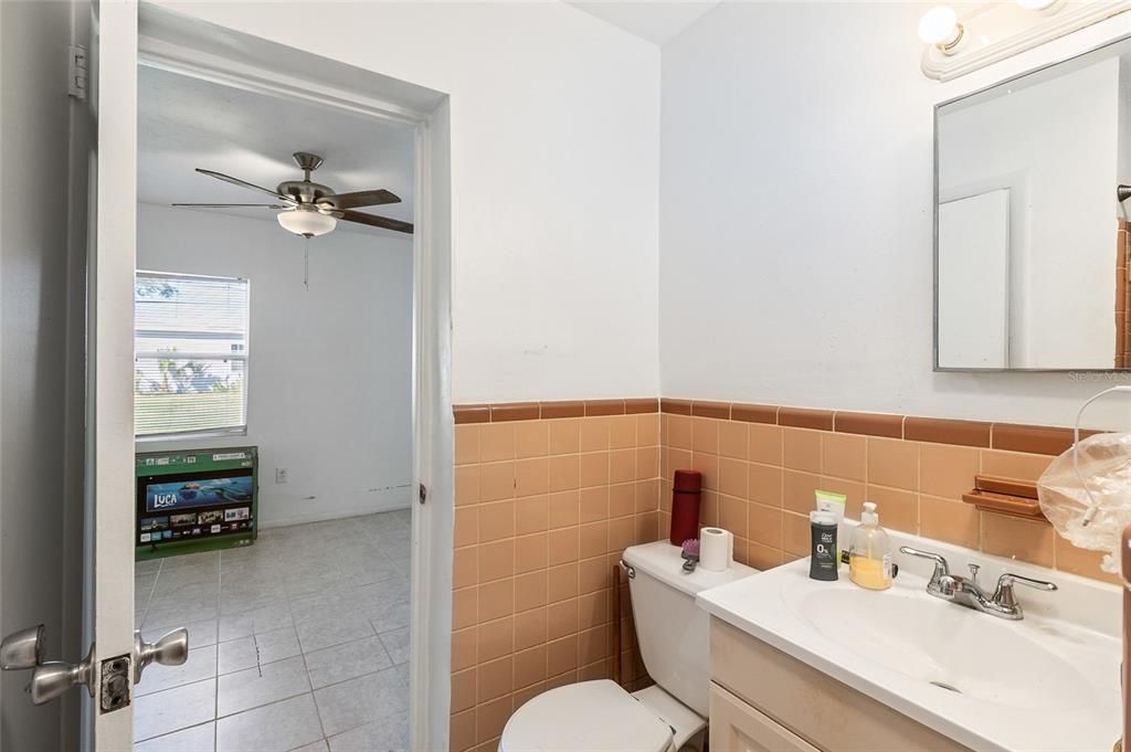 合同活跃: $249,000 (4 贝兹, 0 浴室, 2250 平方英尺)