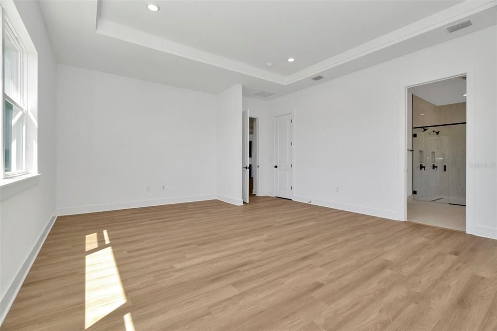 Под контрактом: $749,990 (4 спален, 3 ванн, 3440 Квадратных фут)