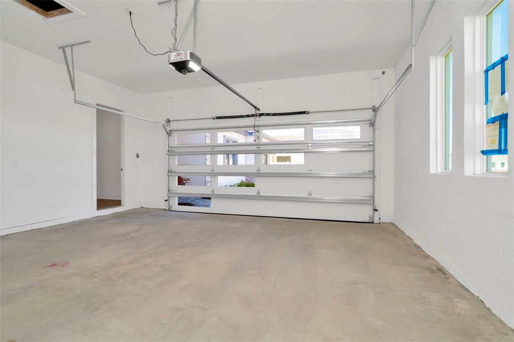 Под контрактом: $749,990 (4 спален, 3 ванн, 3440 Квадратных фут)