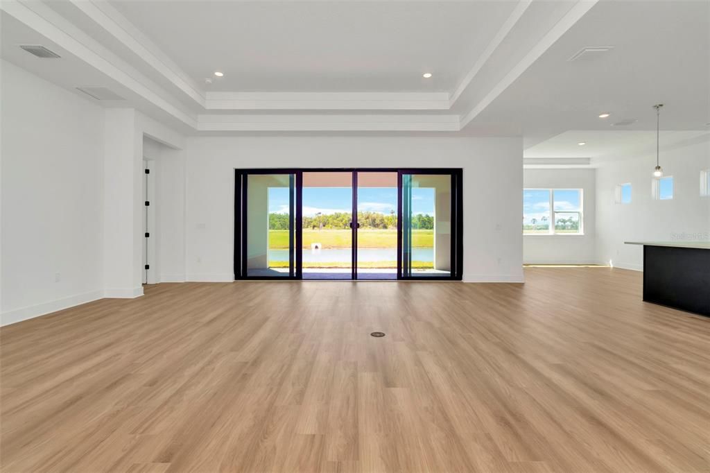 Под контрактом: $749,990 (4 спален, 3 ванн, 3440 Квадратных фут)