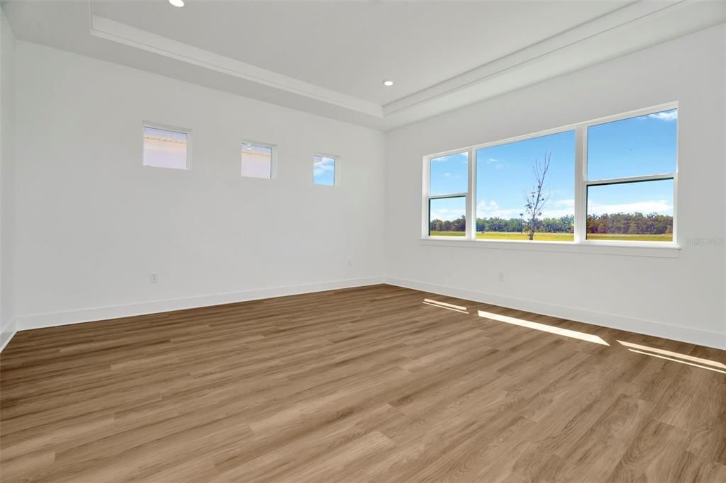 Под контрактом: $749,990 (4 спален, 3 ванн, 3440 Квадратных фут)