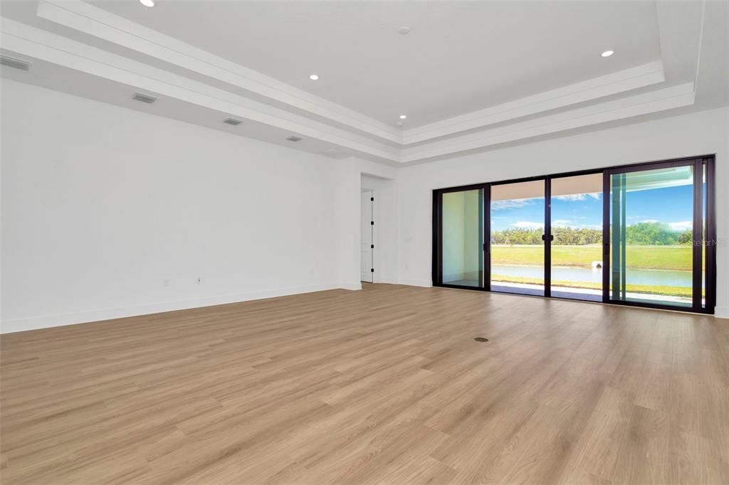 Под контрактом: $749,990 (4 спален, 3 ванн, 3440 Квадратных фут)