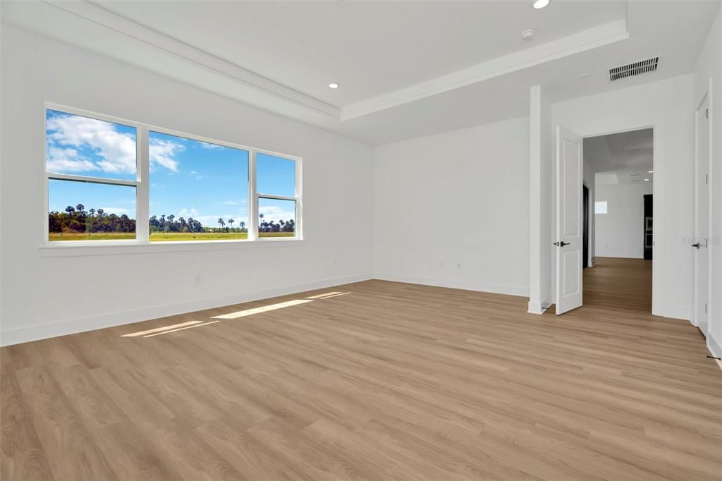 Под контрактом: $749,990 (4 спален, 3 ванн, 3440 Квадратных фут)