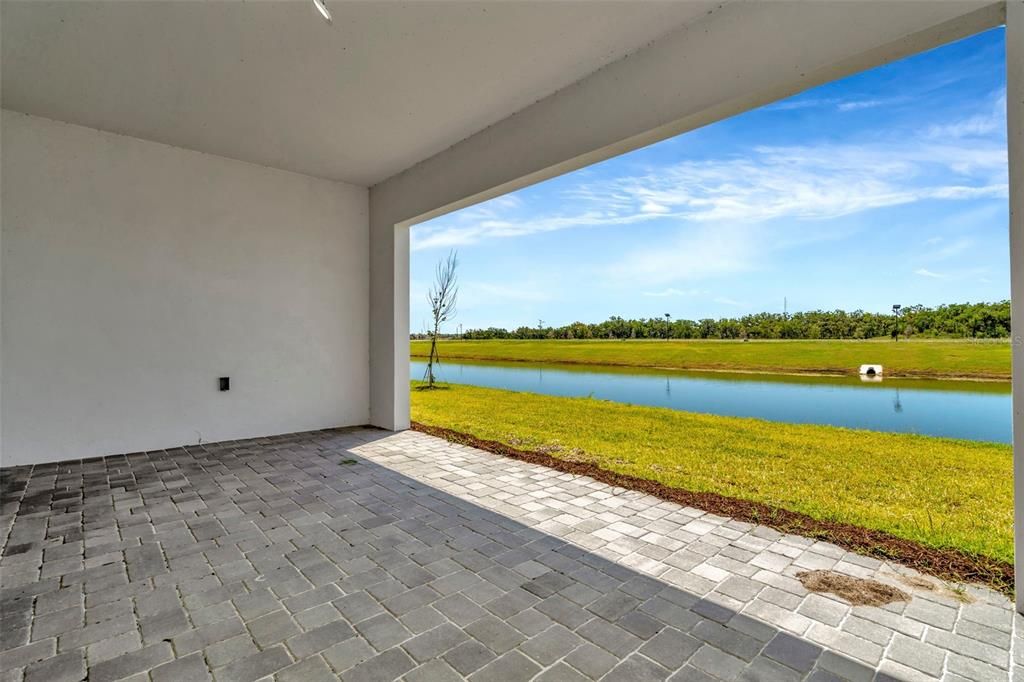 Под контрактом: $749,990 (4 спален, 3 ванн, 3440 Квадратных фут)