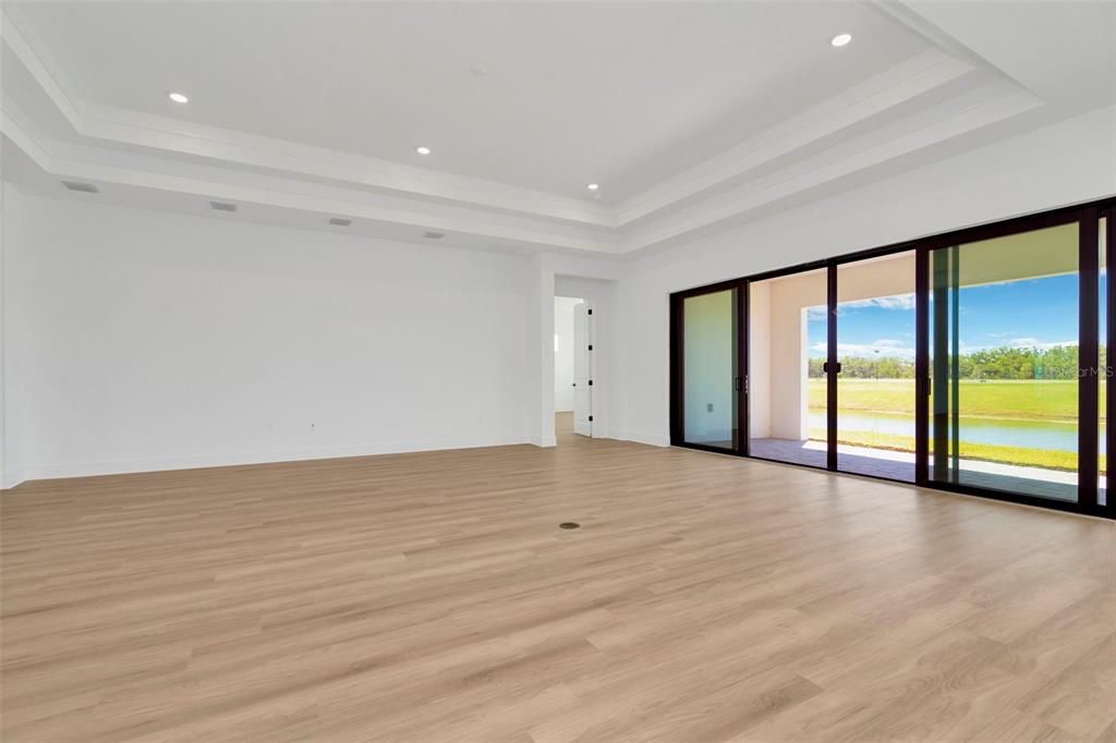 Под контрактом: $749,990 (4 спален, 3 ванн, 3440 Квадратных фут)