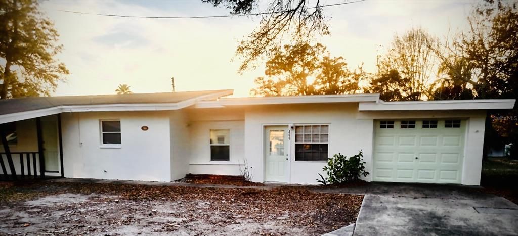 Recently Rented: $2,395 (3 beds, 2 baths, 1443 Square Feet)