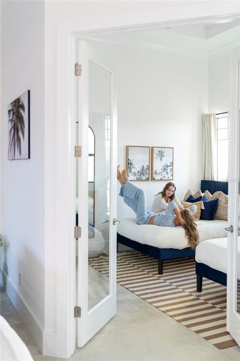 For Rent: $35,000 (5 beds, 3 baths, 2250 Square Feet)