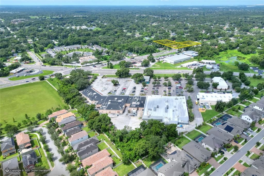 На продажу: $450,000 (0.90 acres)