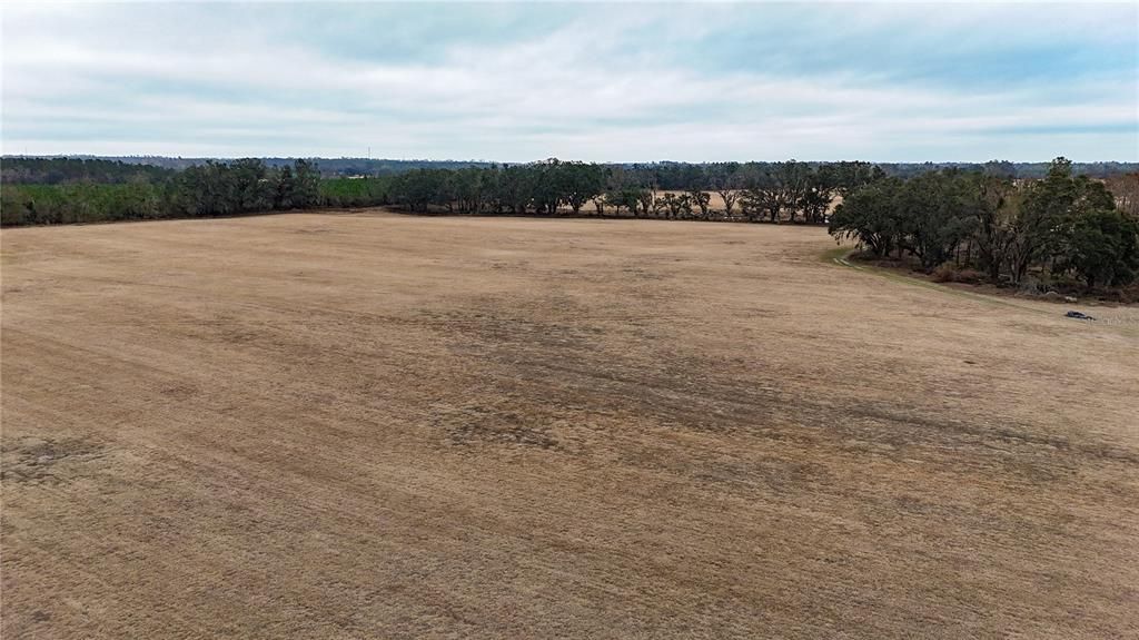 En Venta: $2,450,000 (299.25 acres)