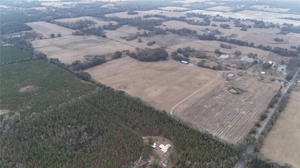 En Venta: $2,450,000 (299.25 acres)