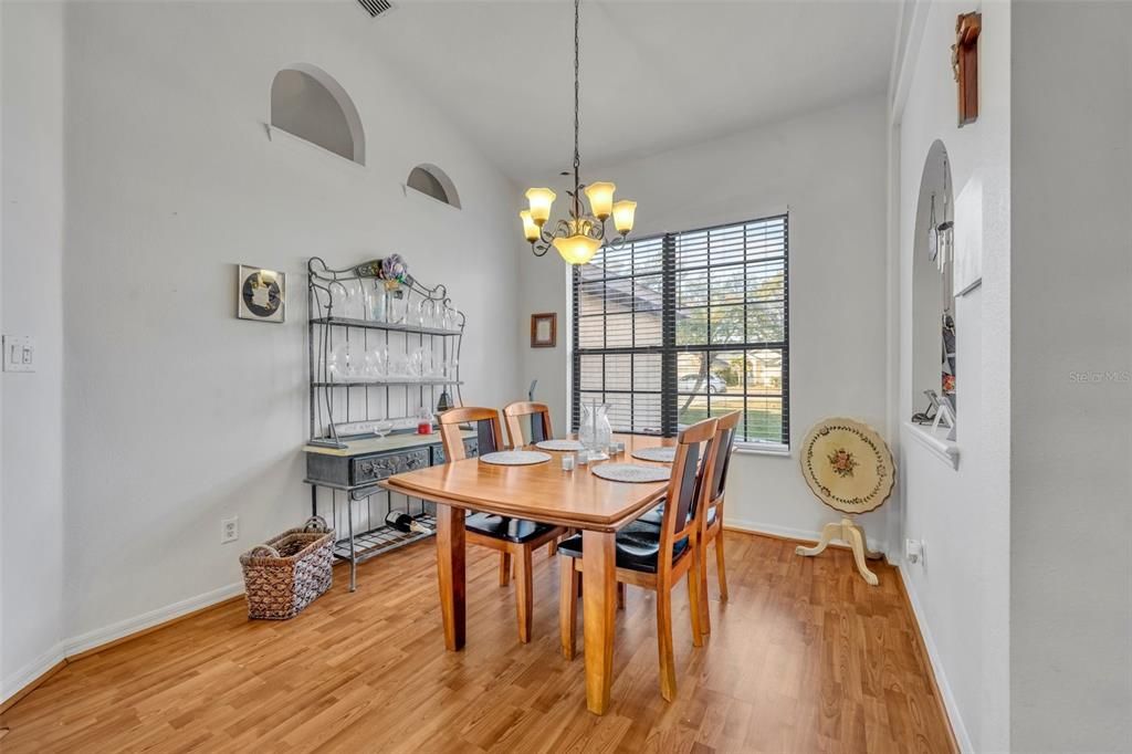 На продажу: $315,000 (4 спален, 2 ванн, 2172 Квадратных фут)