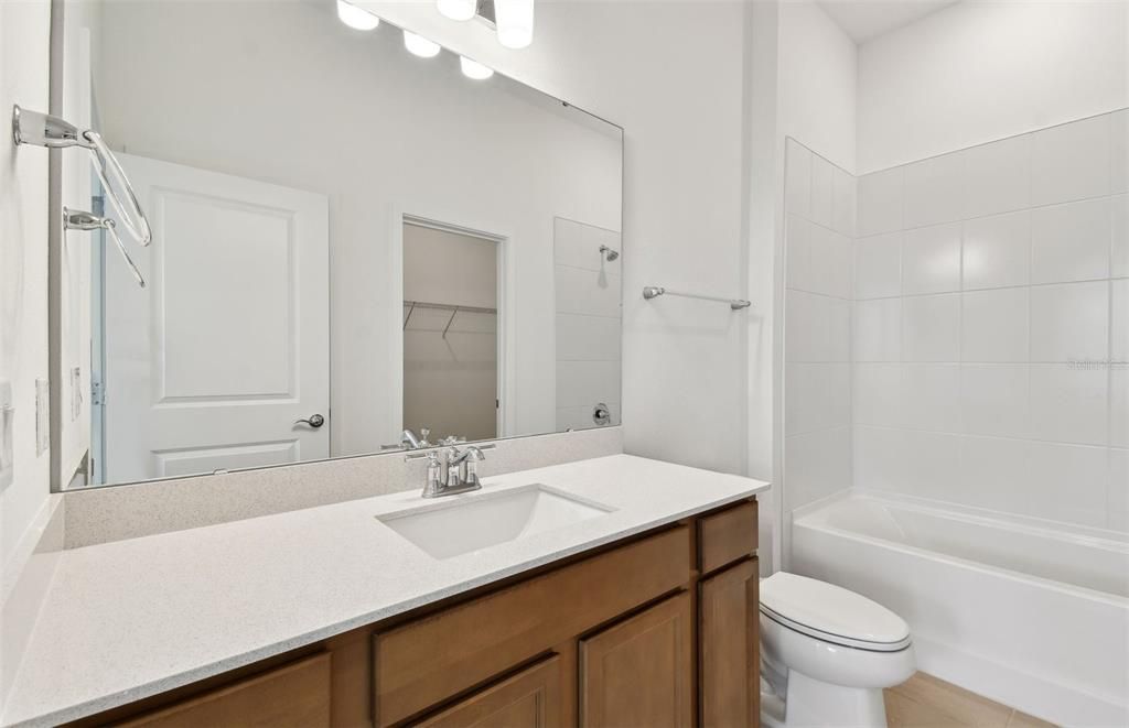 合同活跃: $565,470 (5 贝兹, 4 浴室, 3575 平方英尺)