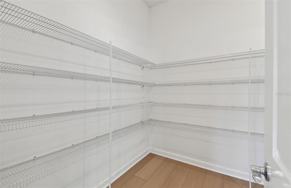 合同活跃: $565,470 (5 贝兹, 4 浴室, 3575 平方英尺)