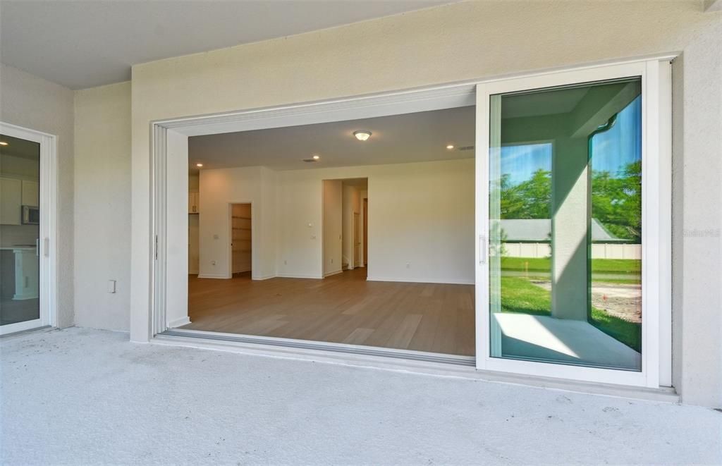 合同活跃: $565,470 (5 贝兹, 4 浴室, 3575 平方英尺)