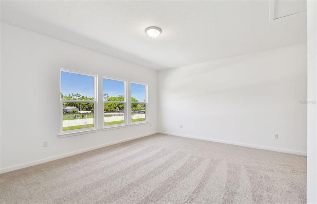 合同活跃: $565,470 (5 贝兹, 4 浴室, 3575 平方英尺)