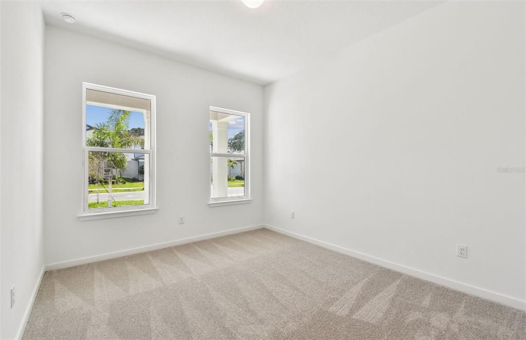 合同活跃: $565,470 (5 贝兹, 4 浴室, 3575 平方英尺)