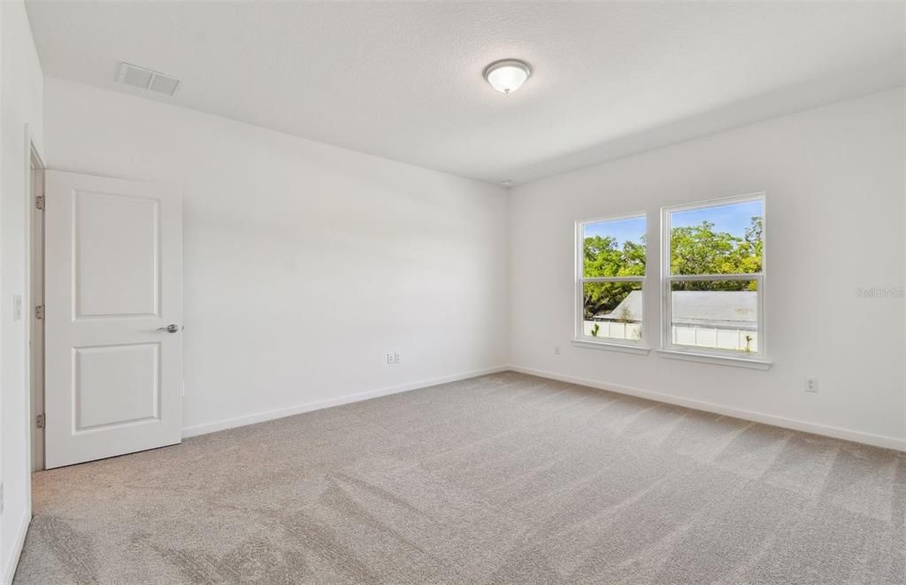 合同活跃: $565,470 (5 贝兹, 4 浴室, 3575 平方英尺)