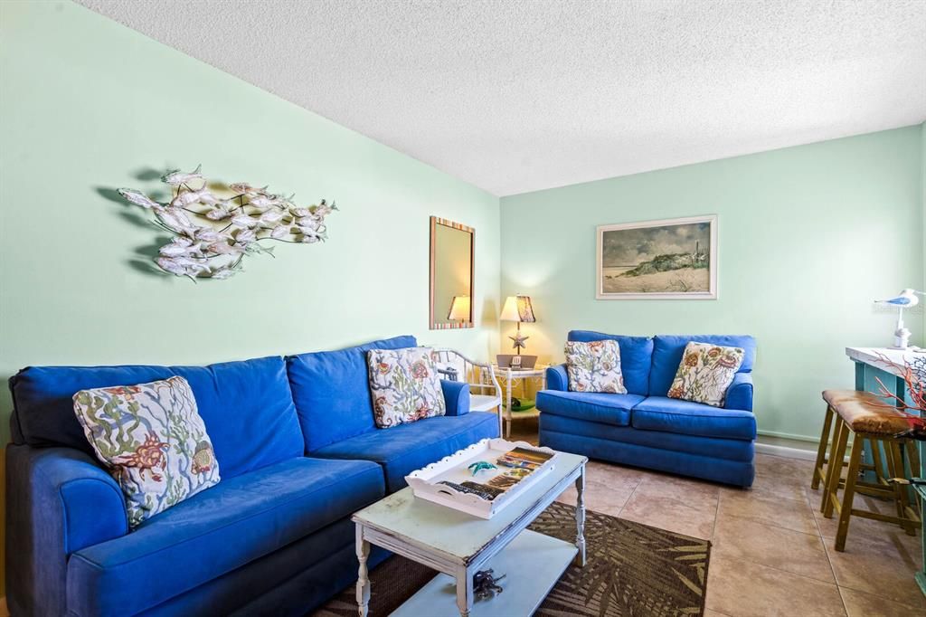 For Rent: $3,250 (1 beds, 1 baths, 1045 Square Feet)