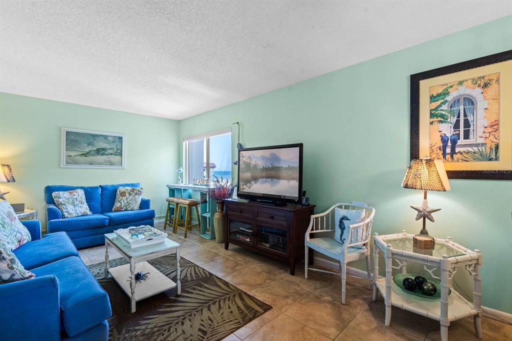 For Rent: $3,250 (1 beds, 1 baths, 1045 Square Feet)