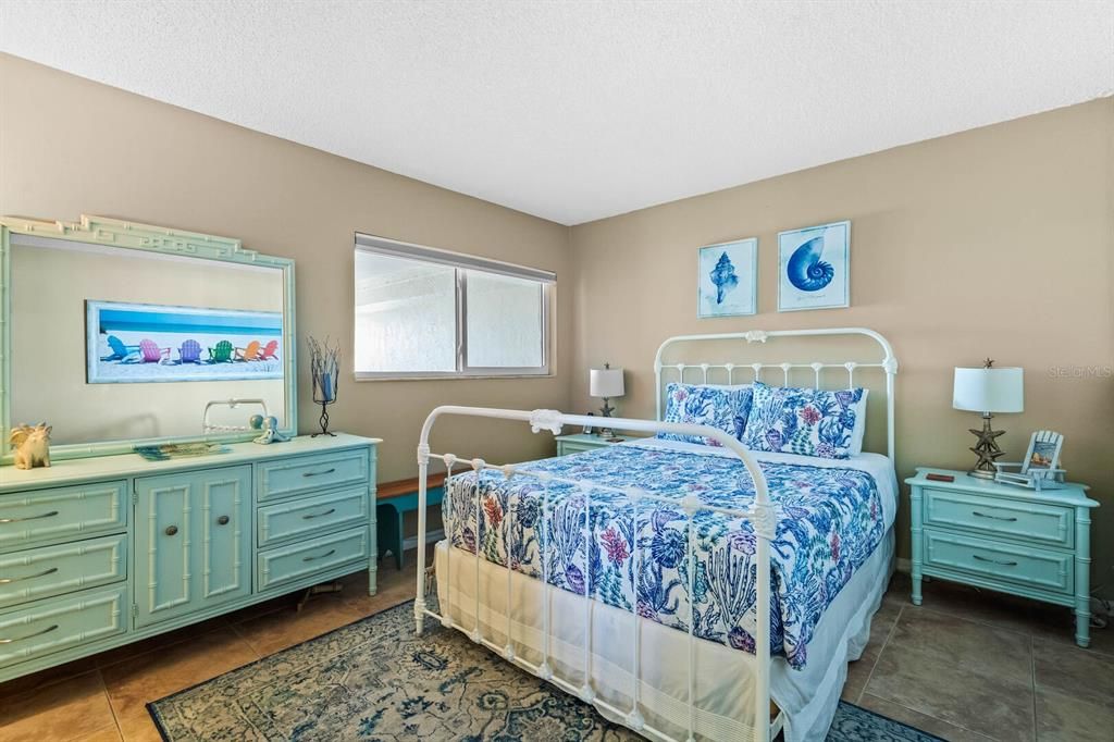 For Rent: $3,250 (1 beds, 1 baths, 1045 Square Feet)