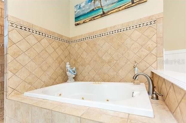 En Venta: $649,900 (4 camas, 3 baños, 2729 Pies cuadrados)