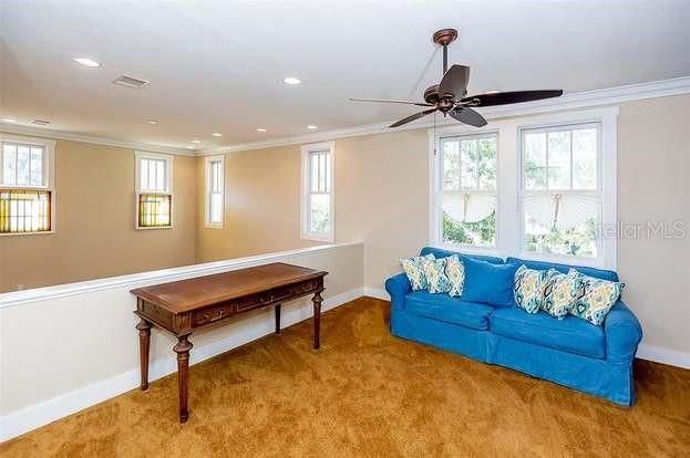 En Venta: $649,900 (4 camas, 3 baños, 2729 Pies cuadrados)