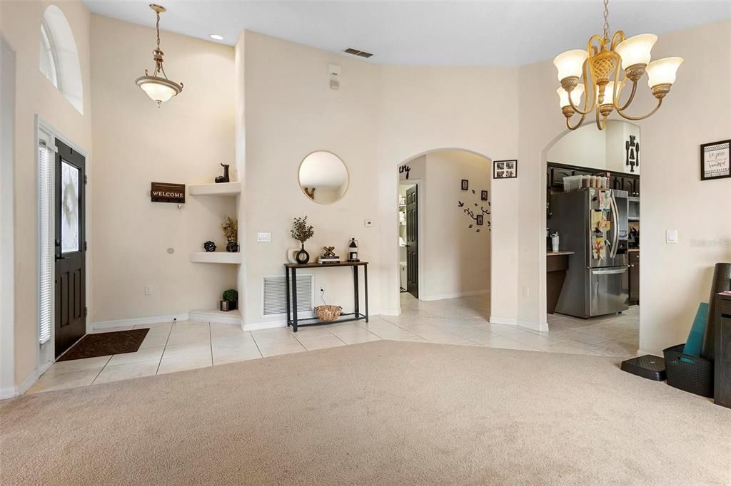 待售: $384,500 (4 贝兹, 2 浴室, 2106 平方英尺)