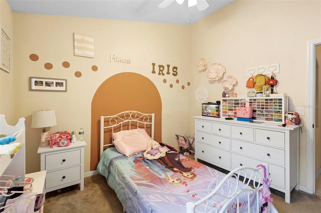 待售: $384,500 (4 贝兹, 2 浴室, 2106 平方英尺)