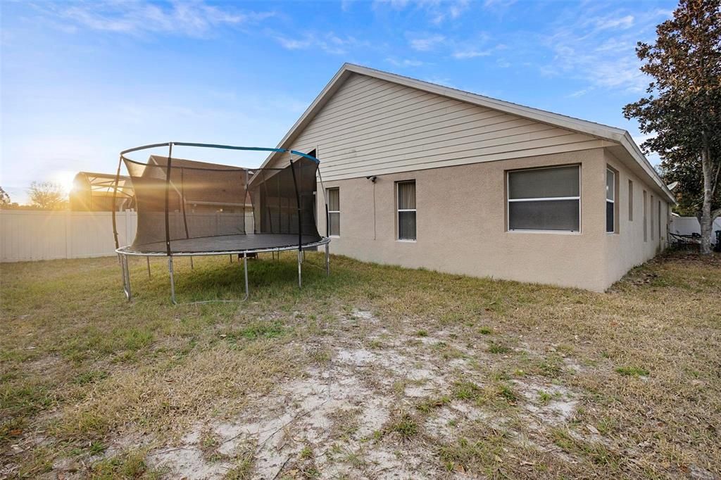 待售: $384,500 (4 贝兹, 2 浴室, 2106 平方英尺)