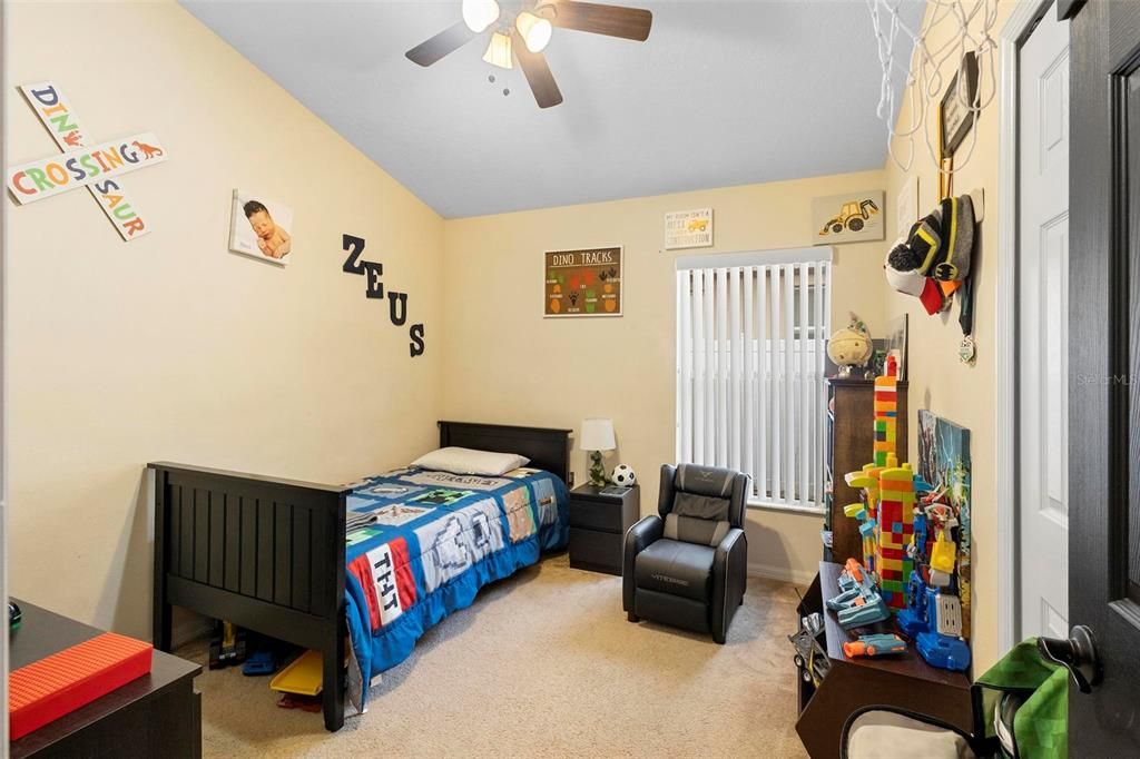 待售: $384,500 (4 贝兹, 2 浴室, 2106 平方英尺)