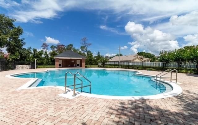 待售: $384,500 (4 贝兹, 2 浴室, 2106 平方英尺)